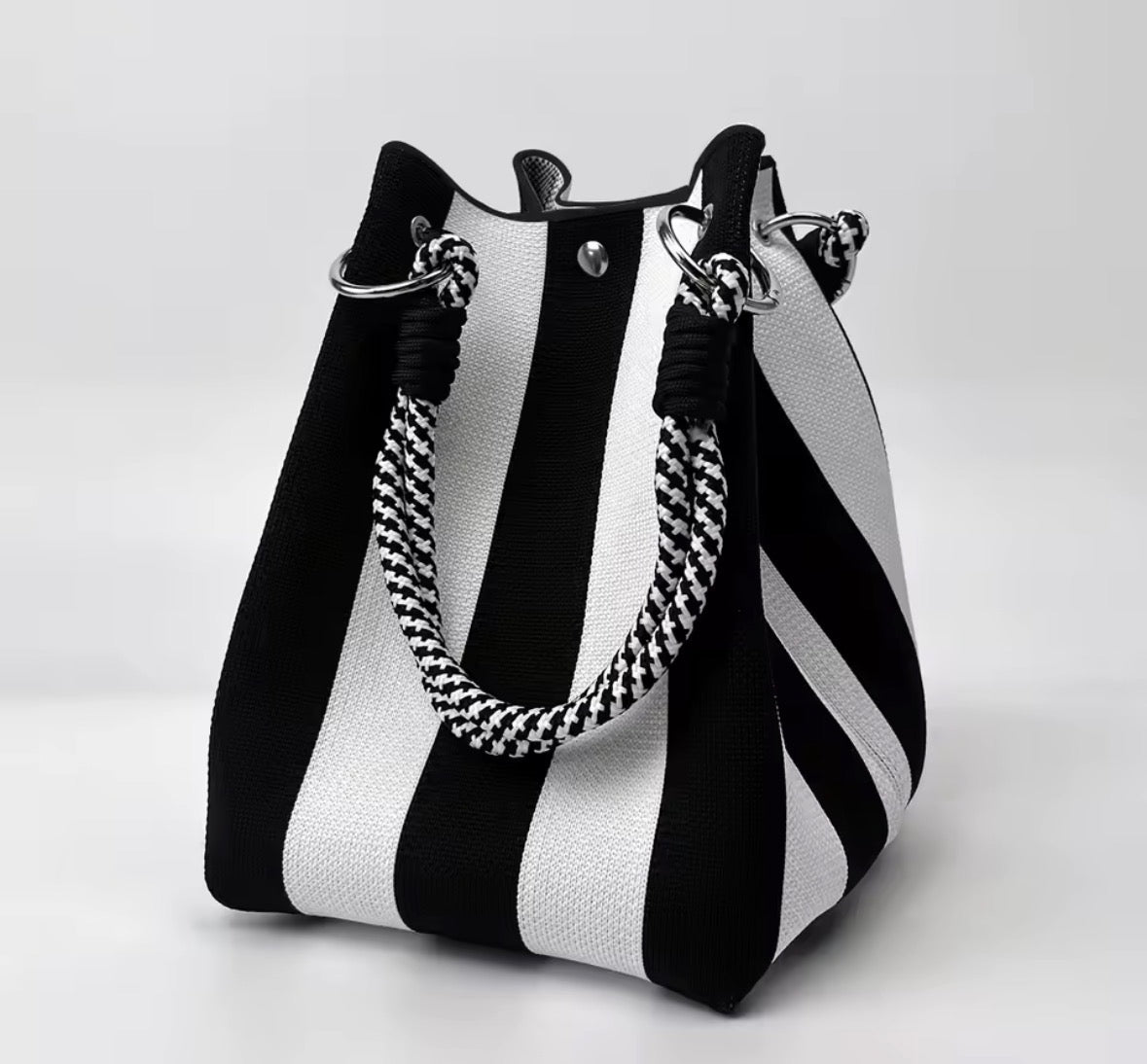 Bucket bag